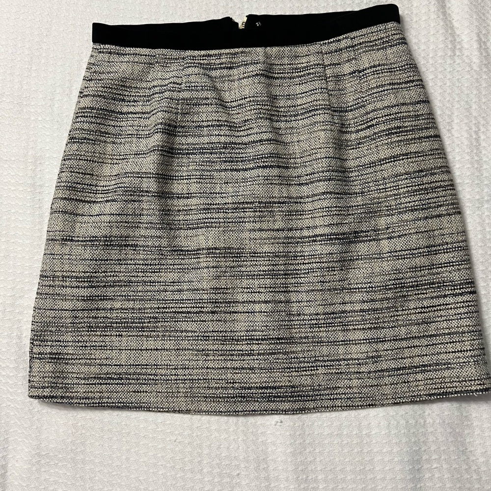 Ann Taylor Beige/Black/Gold Sparkle Tweed Zipper Skirt Size: 4. - Picture 3 of 6